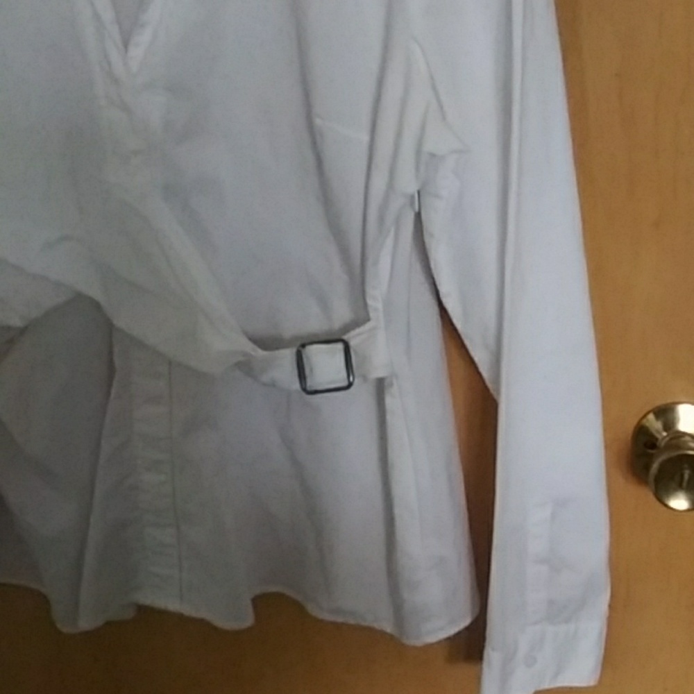 White top - Picture 3 of 6